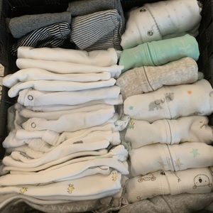 EUC Newborn clothes gender neutral 35 pieces